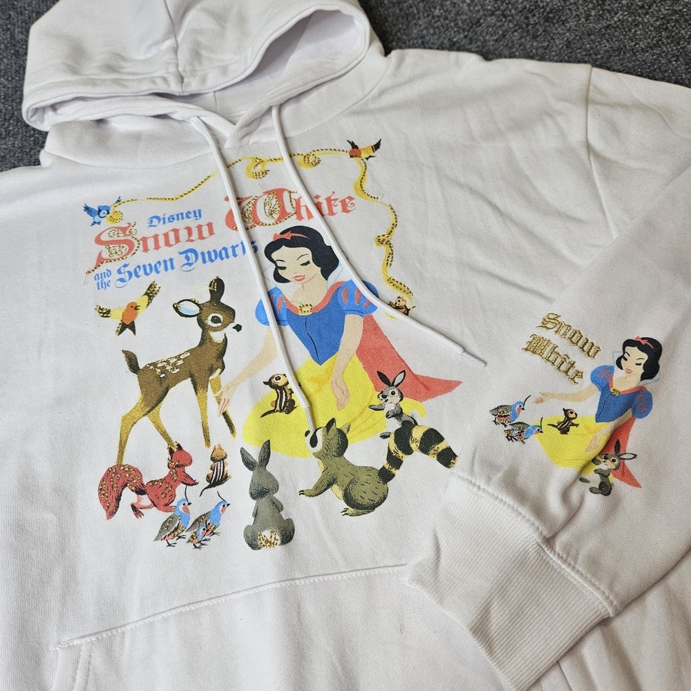 NWT Disney Princess Womens Pullover Hoodie Snow White Size‎ Medium Graphic Print